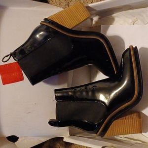 Aldo Black Patent leather Ankle Boot Size 6